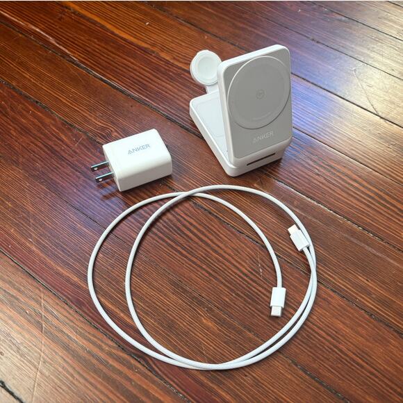 Anker MagGo Wireless 3-in-1 Foldable Charging Station in White - Picture 1 of 3